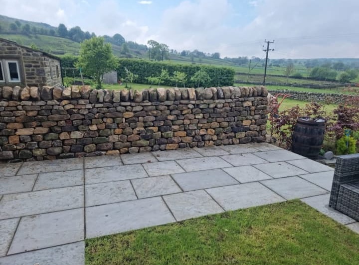 Dividing garden wall, ilkley